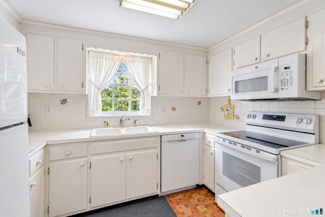 7 Barrett Drive, East Lyme, CT 06357