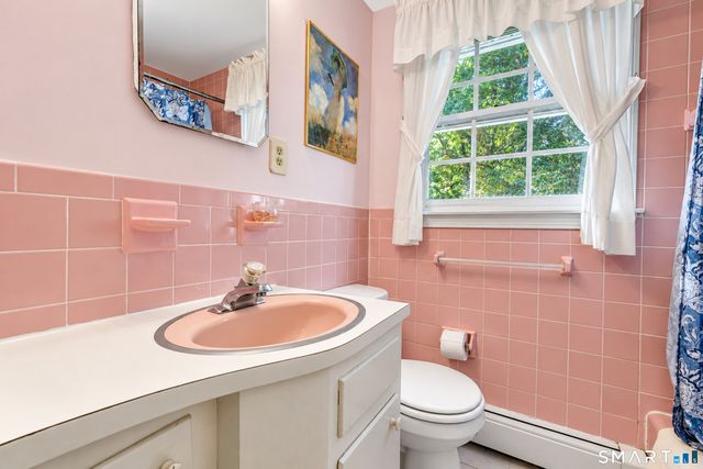 7 Barrett Drive, East Lyme, CT 06357