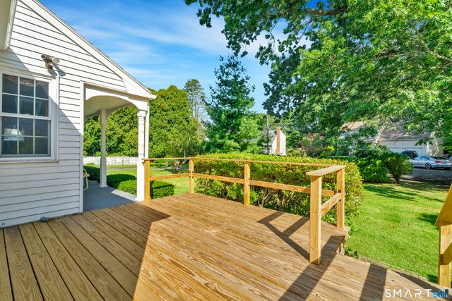 7 Barrett Drive, East Lyme, CT 06357