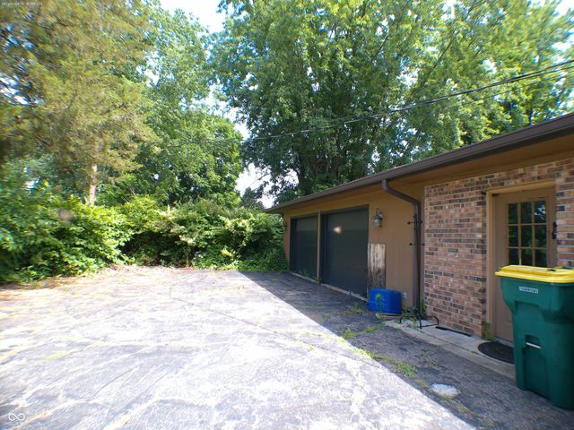1120 Hillview Drive, Franklin, IN 46131