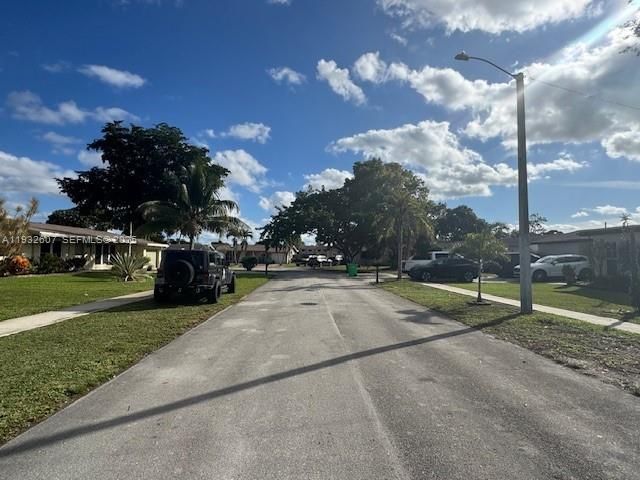 11331 NW 37th Pl, Sunrise, FL 33323