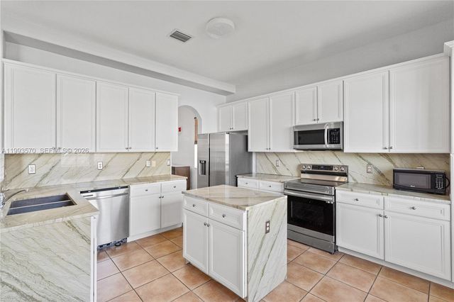 18140 NW 90th Ave, Hialeah, FL 33018