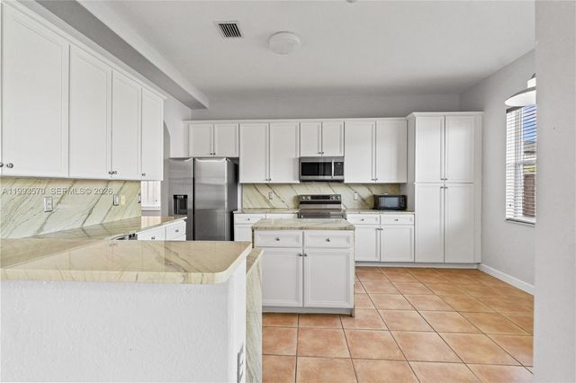 18140 NW 90th Ave, Hialeah, FL 33018