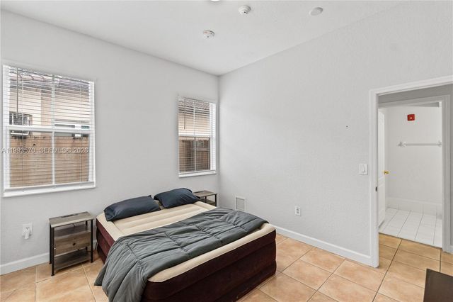 18140 NW 90th Ave, Hialeah, FL 33018