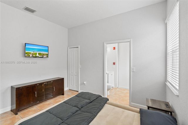 18140 NW 90th Ave, Hialeah, FL 33018