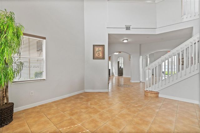 18140 NW 90th Ave, Hialeah, FL 33018