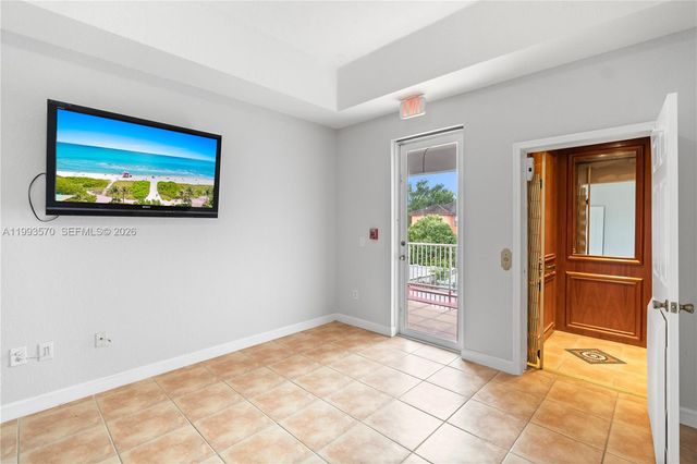 18140 NW 90th Ave, Hialeah, FL 33018