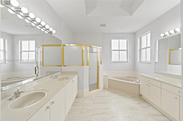 18140 NW 90th Ave, Hialeah, FL 33018