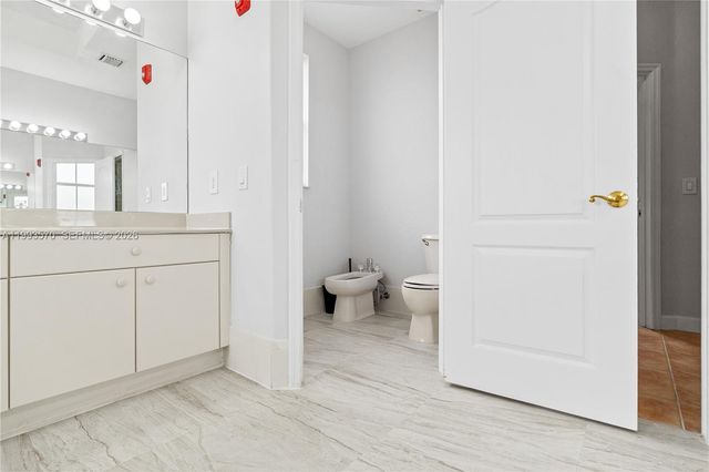 18140 NW 90th Ave, Hialeah, FL 33018