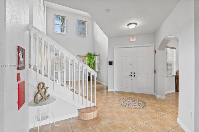 18140 NW 90th Ave, Hialeah, FL 33018