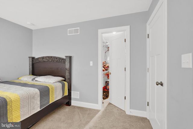 433 HARTFORD DRIVE, Chambersburg, PA 17202