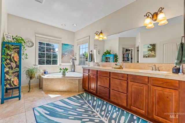 2813 S Bayhill Ct, Nampa, ID 83686