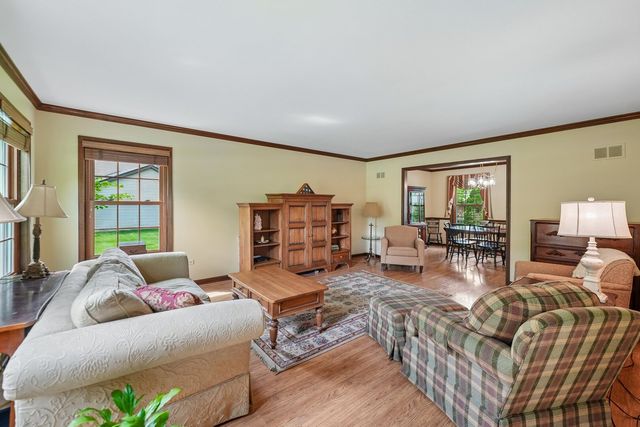 737 Clovetree Court, Naperville, IL 60540