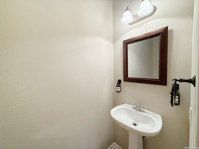 16015 Ponderosa Pass, Helotes, TX 78023