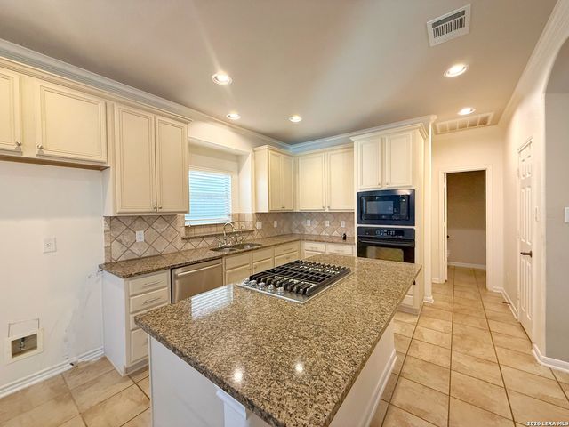 16015 Ponderosa Pass, Helotes, TX 78023