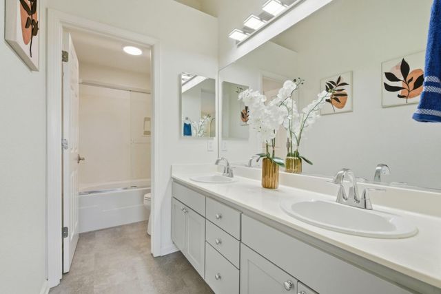 123 Positano Circle 406, Redwood City, CA 94065