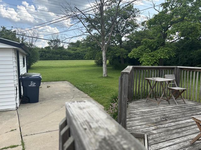 4945 W Tesch AVENUE, Milwaukee, WI 53220