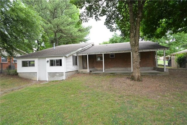 2203 Cottonwood Place, Springdale, AR 72762