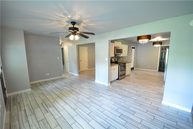2203 Cottonwood Place, Springdale, AR 72762