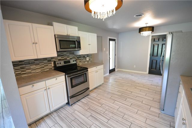 2203 Cottonwood Place, Springdale, AR 72762