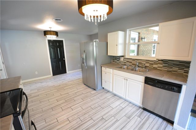 2203 Cottonwood Place, Springdale, AR 72762