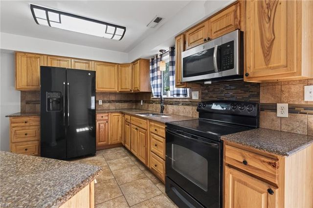 331 Sunflower CT, Virginia Beach, VA 23454