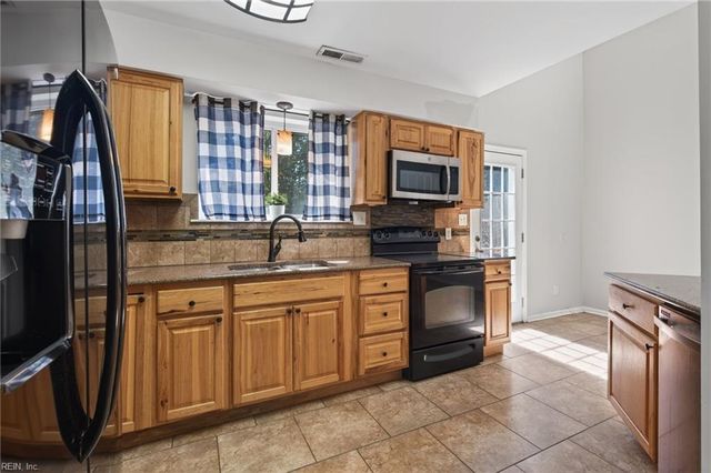 331 Sunflower CT, Virginia Beach, VA 23454