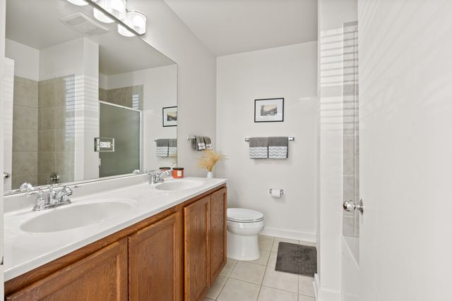 2238 W Maypole Avenue 101, Chicago, IL 60612
