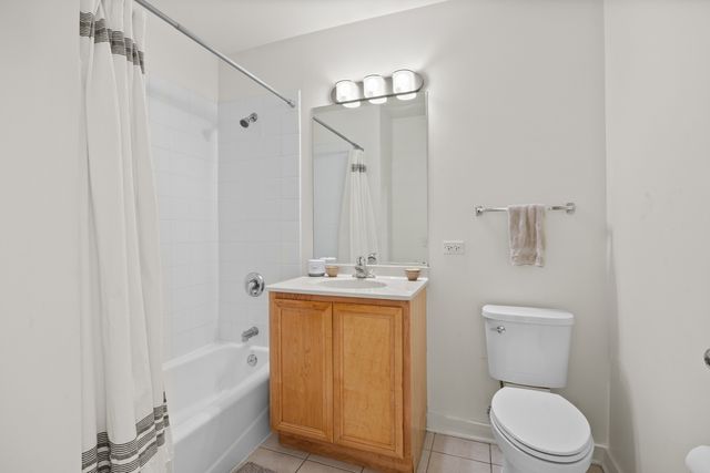 2238 W Maypole Avenue 101, Chicago, IL 60612