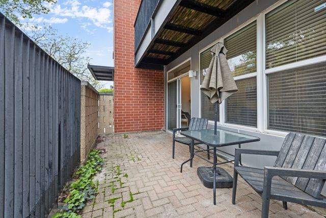2238 W Maypole Avenue 101, Chicago, IL 60612