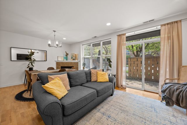 2238 W Maypole Avenue 101, Chicago, IL 60612