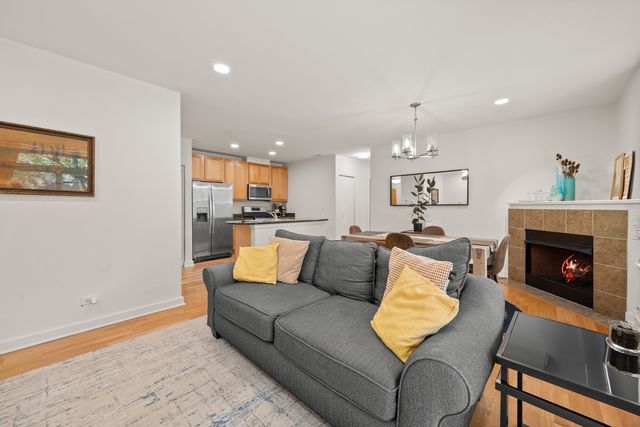 2238 W Maypole Avenue 101, Chicago, IL 60612