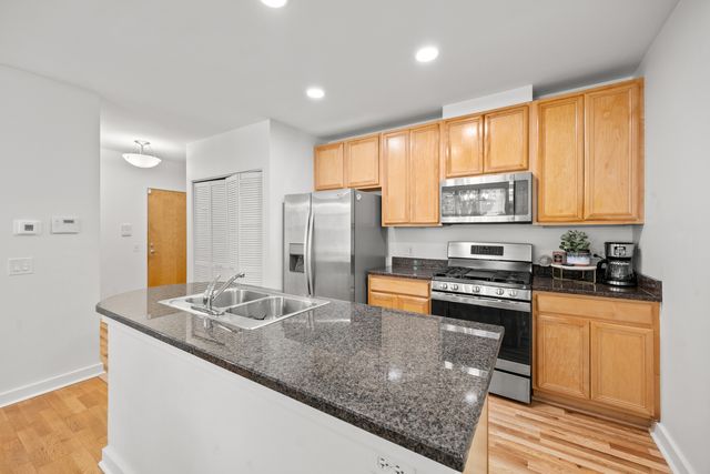 2238 W Maypole Avenue 101, Chicago, IL 60612