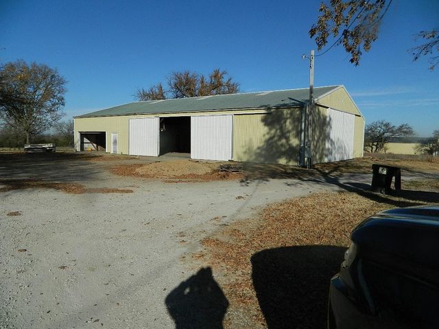 4622 E 9th Ave, Winfield, KS 67156