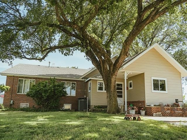 4622 E 9th Ave, Winfield, KS 67156