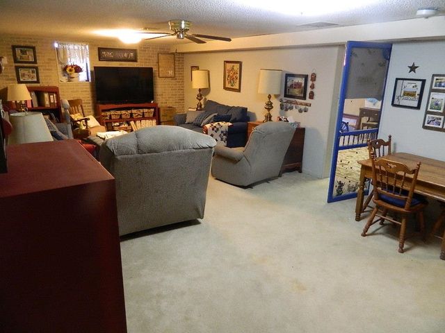 4622 E 9th Ave, Winfield, KS 67156