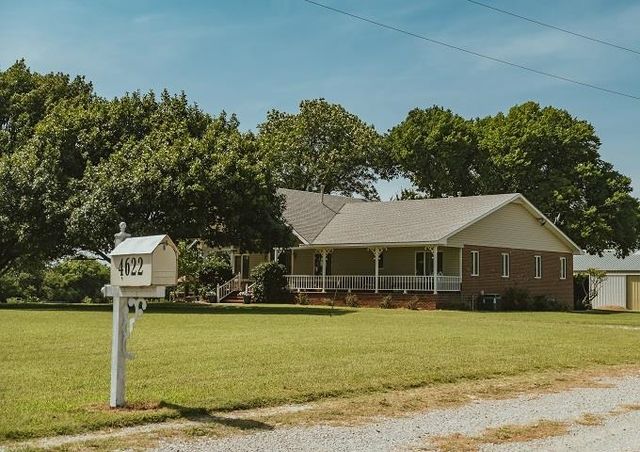 4622 E 9th Ave, Winfield, KS 67156