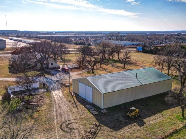 4622 E 9th Ave, Winfield, KS 67156