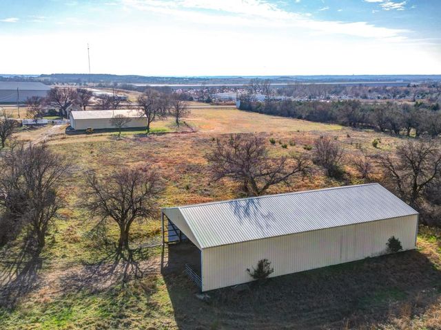 4622 E 9th Ave, Winfield, KS 67156