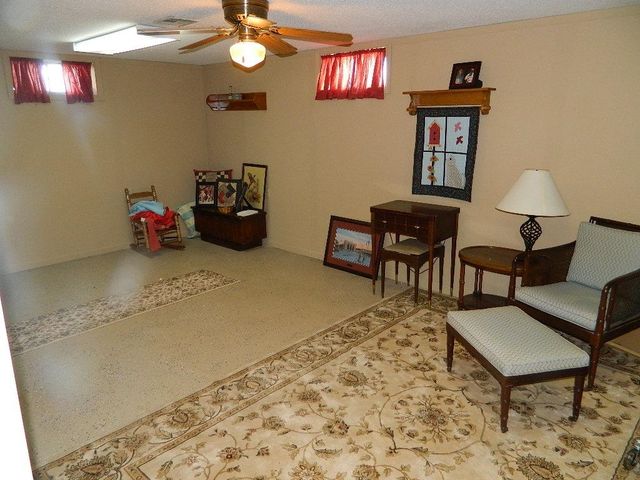 4622 E 9th Ave, Winfield, KS 67156