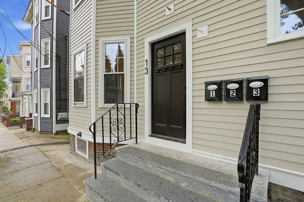 13 Langmaid Ave 1, Somerville, MA 02145