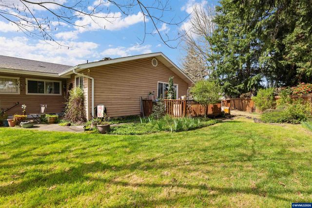 1584 NW Spray Ct, Roseburg, OR 97471