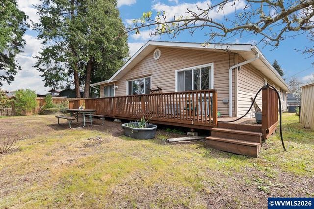1584 NW Spray Ct, Roseburg, OR 97471