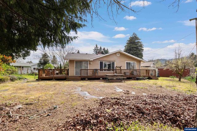 1584 NW Spray Ct, Roseburg, OR 97471