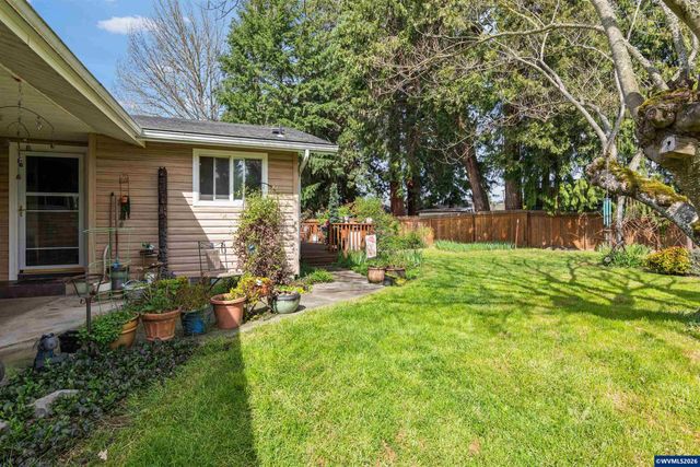 1584 NW Spray Ct, Roseburg, OR 97471