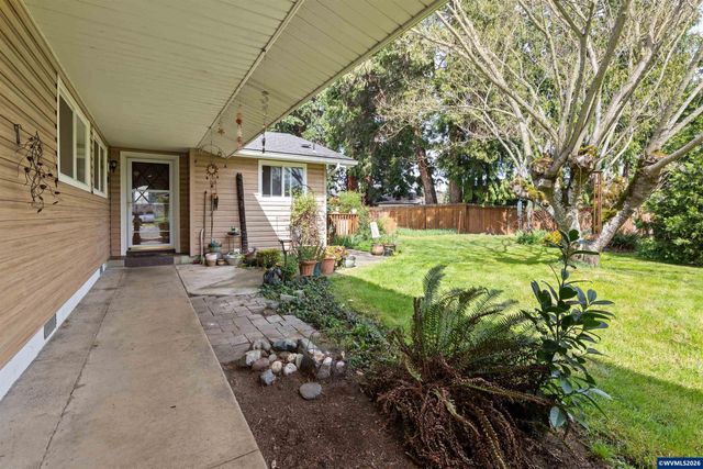 1584 NW Spray Ct, Roseburg, OR 97471