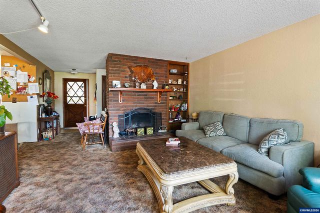 1584 NW Spray Ct, Roseburg, OR 97471