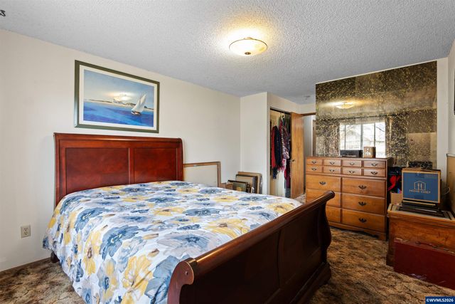 1584 NW Spray Ct, Roseburg, OR 97471