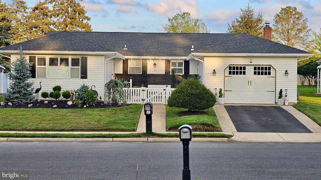 46 ENCINITAS DR, Toms River, NJ 08757