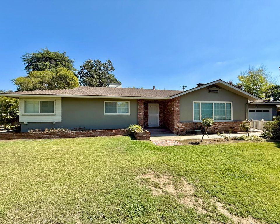 Image 1 of property listing at 5386 N Fruit Avenue, Fresno, CA 93711